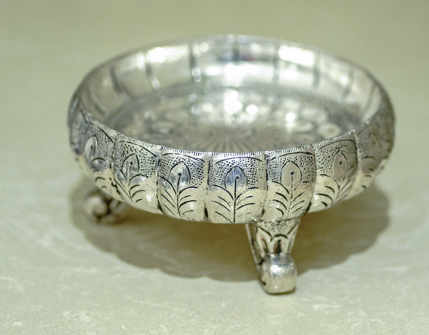 Silver Plain Urli