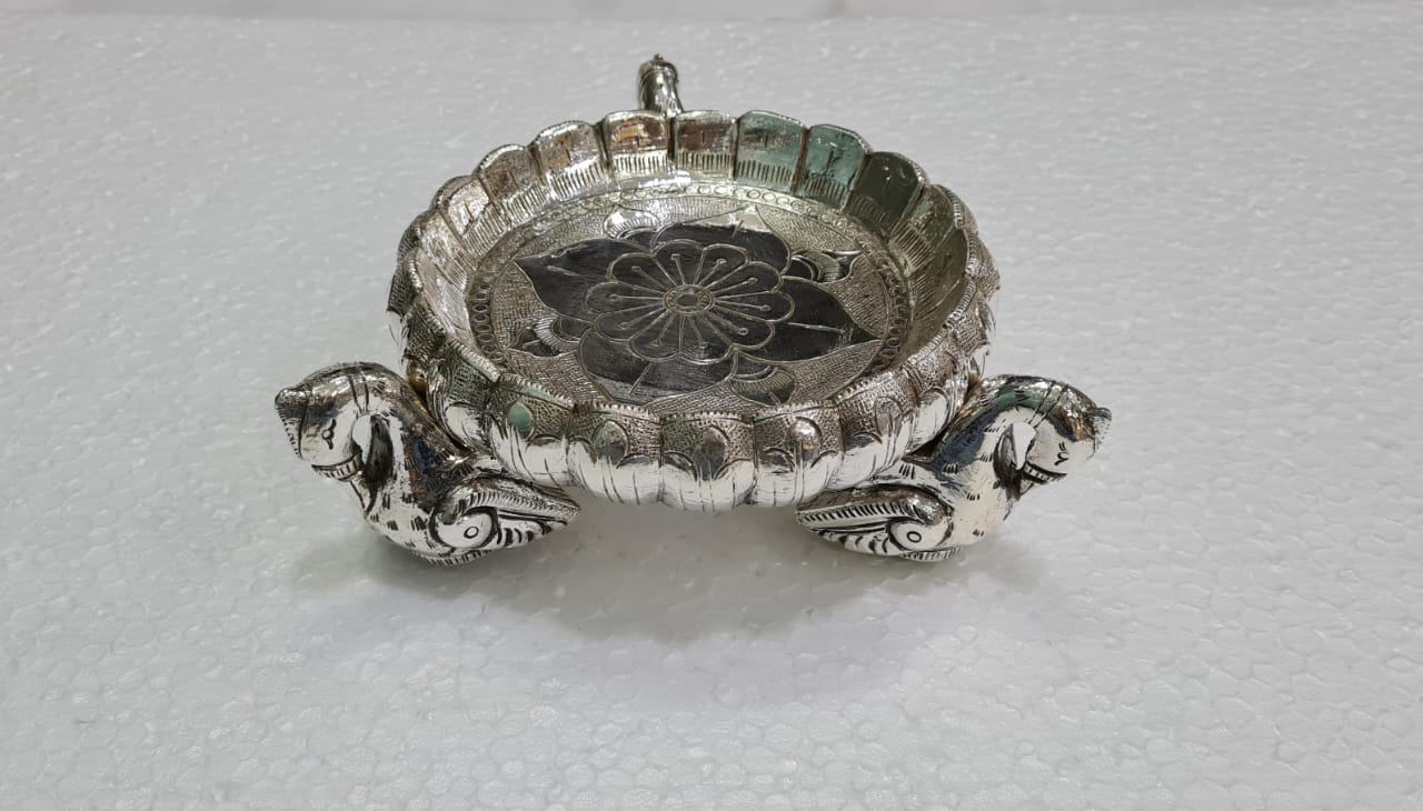 Silver Swan Urli