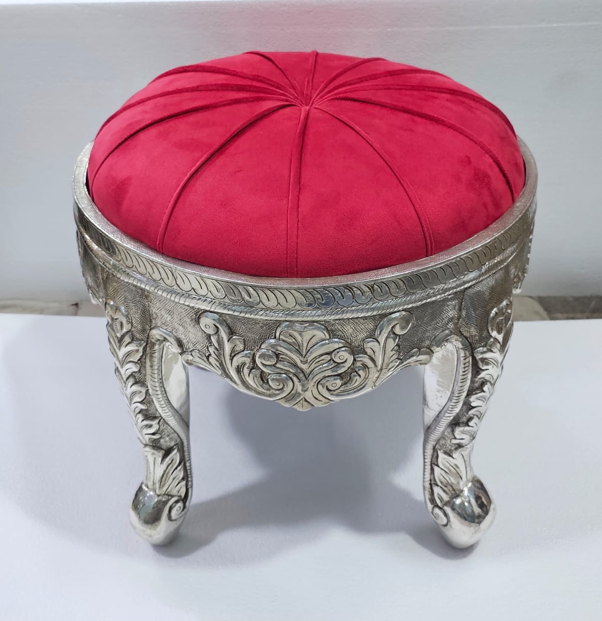 Round Silver Red Cushioned Chowki