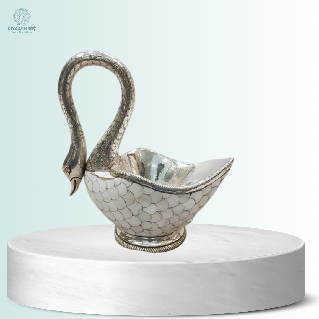 Long Round Neck Silver Swan with MOP