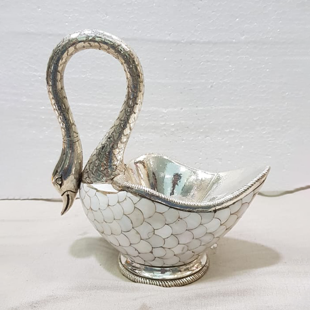 Long Round Neck Silver Swan with MOP