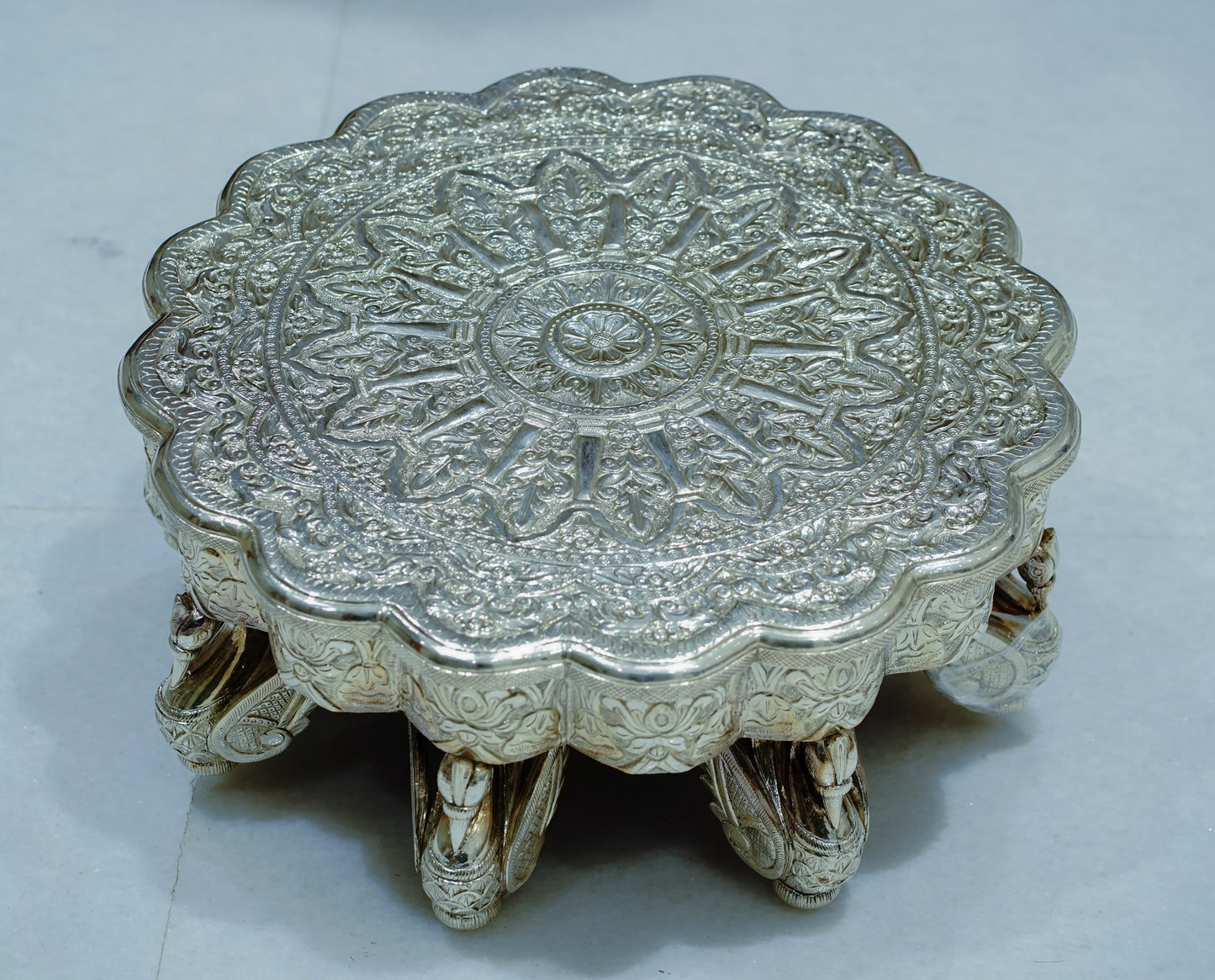 Silver Round Duck Legs Chowki